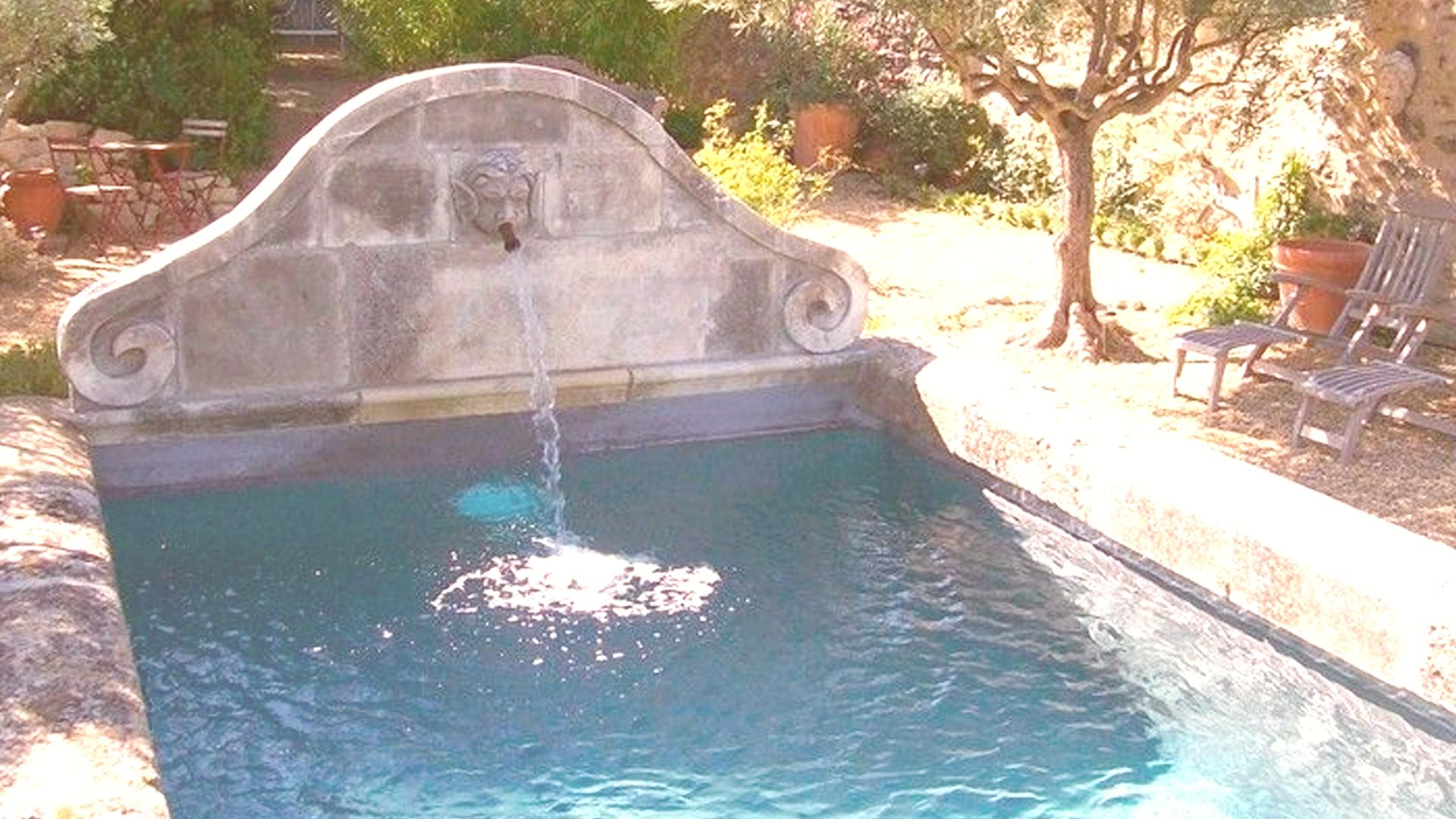 Piscine à Ménerbes, près du Gîte du domaine Sirius en Provence Alpes Côtes d'Azur